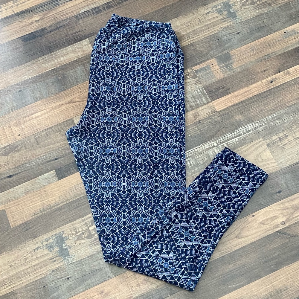LulaRoe Tall & Curvy Leggings